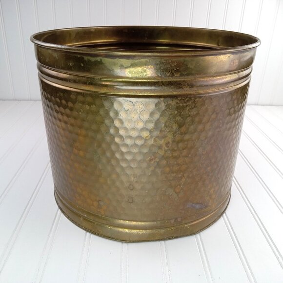 Large Brass Planter Hammered Gold Trash Can 10 x 12.5 MCM Patina Vtg Flower Pot - Picture 3 of 12